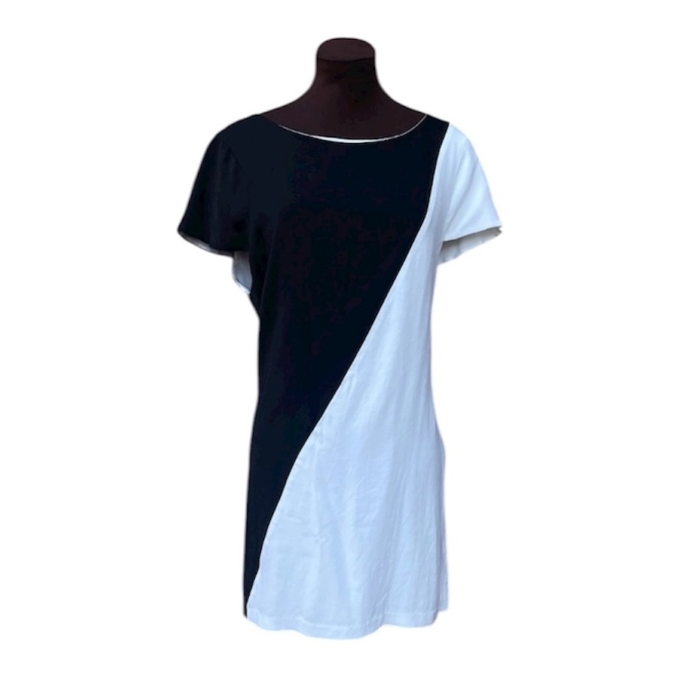 Alice + Olivia Serena Color Block
Black‎ and White Dress size.Sp